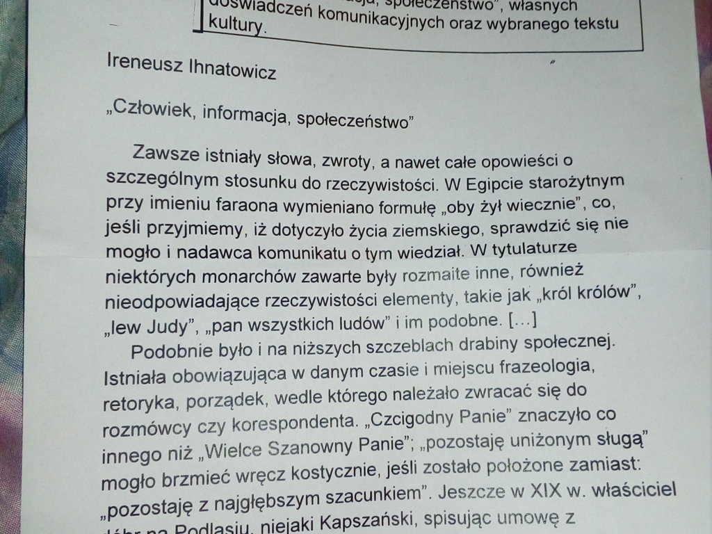1.Jaką rolę w komunikacji językowej odgrywają wyrażenia i zwroty grzecznosciowe? Omów zagadnienie - załącznik 1