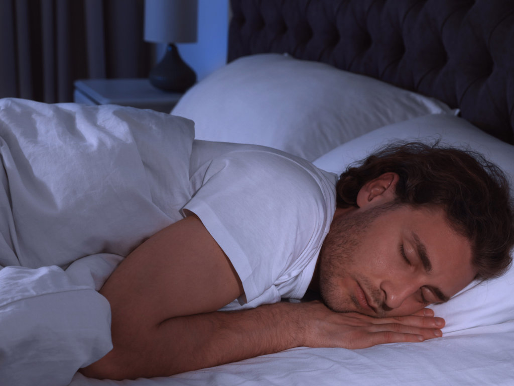 Czym są mioklonie? Poznaj zaskakujące fakty o spaniu