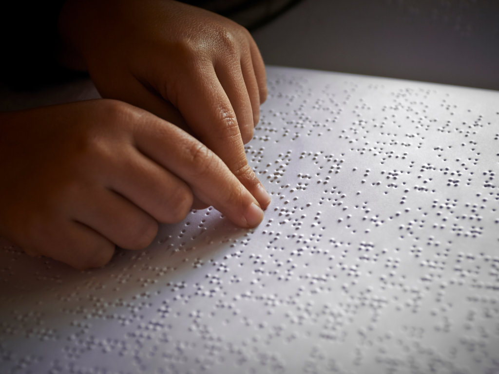 Światowy Dzień Braille’a. Jak czytają i piszą osoby niewidome?