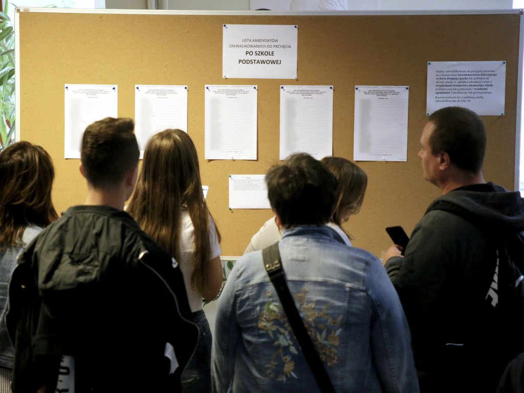 Trwają rekrutacje do szkół średnich. Które licea i technika wygrywają w rankingach?
