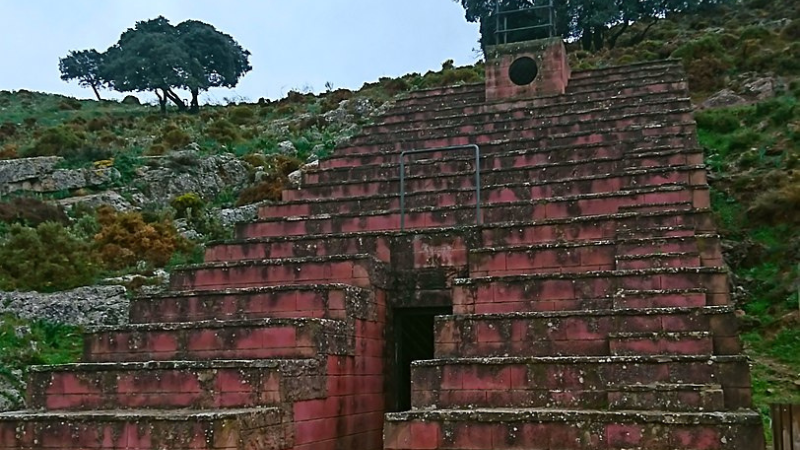 Cueva de Ardales. Człekokształtni tworzyli tam obrazy przez dziesiątki tysięcy lat