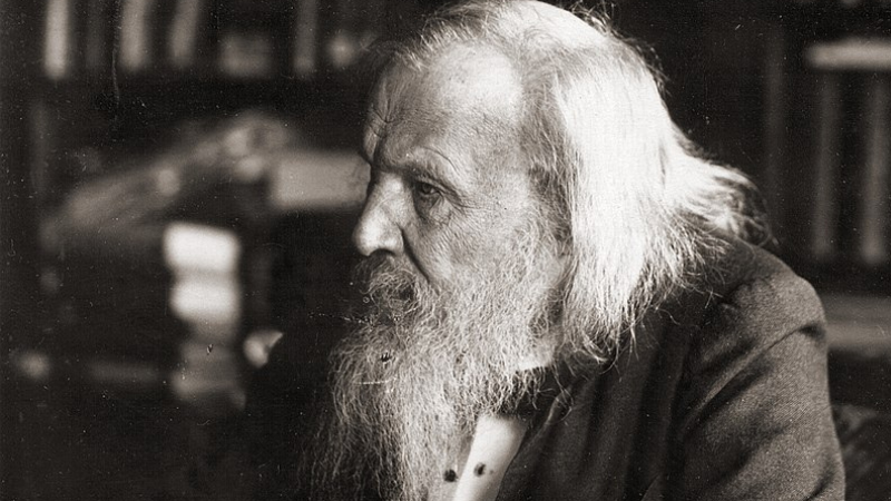 Historia tablicy Mendelejewa. Jak powstał układ okresowy pierwiastków?