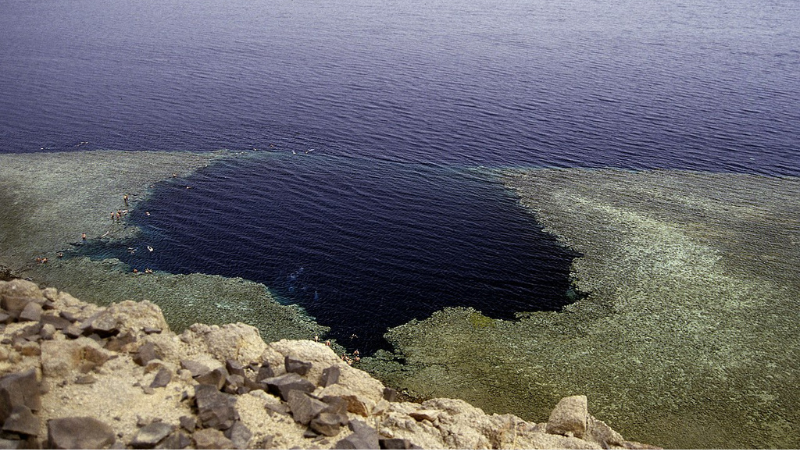 Blue Hole – piękne i niebezpieczne dzieło natury - Bryk.pl