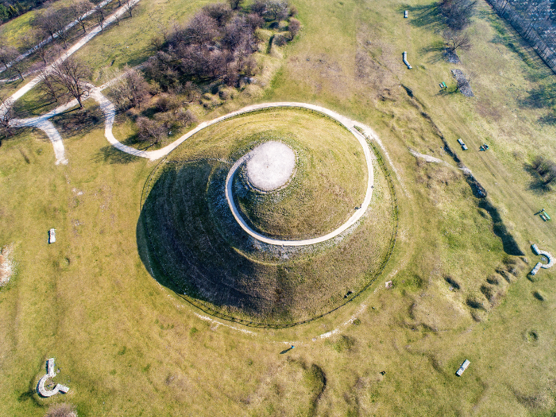 Dlaczego kopiec Kraka jest pusty w środku?