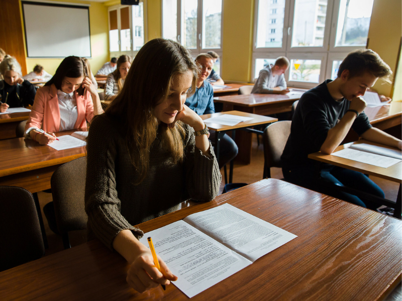 Próbna matura 2022/2023. Arkusz CKE z języka angielskiego (rozszerzony)