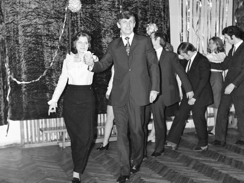 QUIZ Studniówka w PRL-u. Pamiętasz, jak wyglądała?