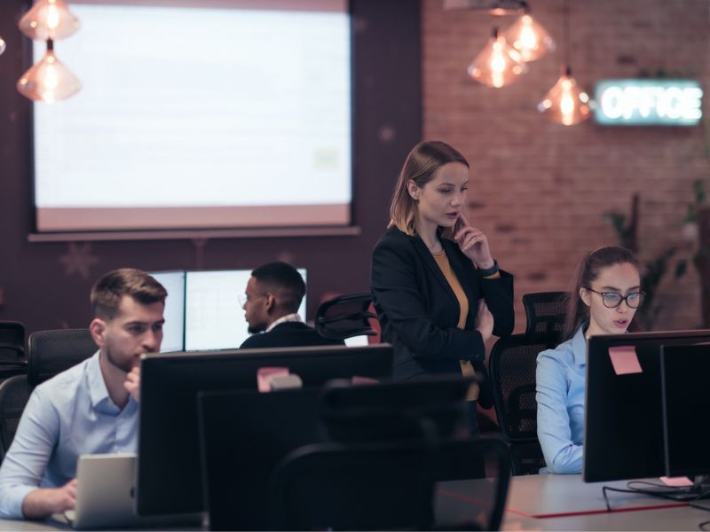 Specjaliści, eksperci. Kogo jeszcze szukali pracodawcy w 2022 roku?