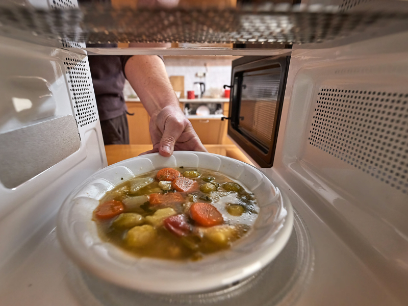 Ma 73 lata. Kto wynalazł kuchenkę mikrofalową?