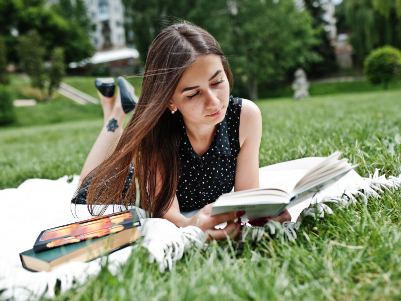 QUIZ nie tylko dla moli książkowych. Podajemy bohatera, ty dopasuj książkę