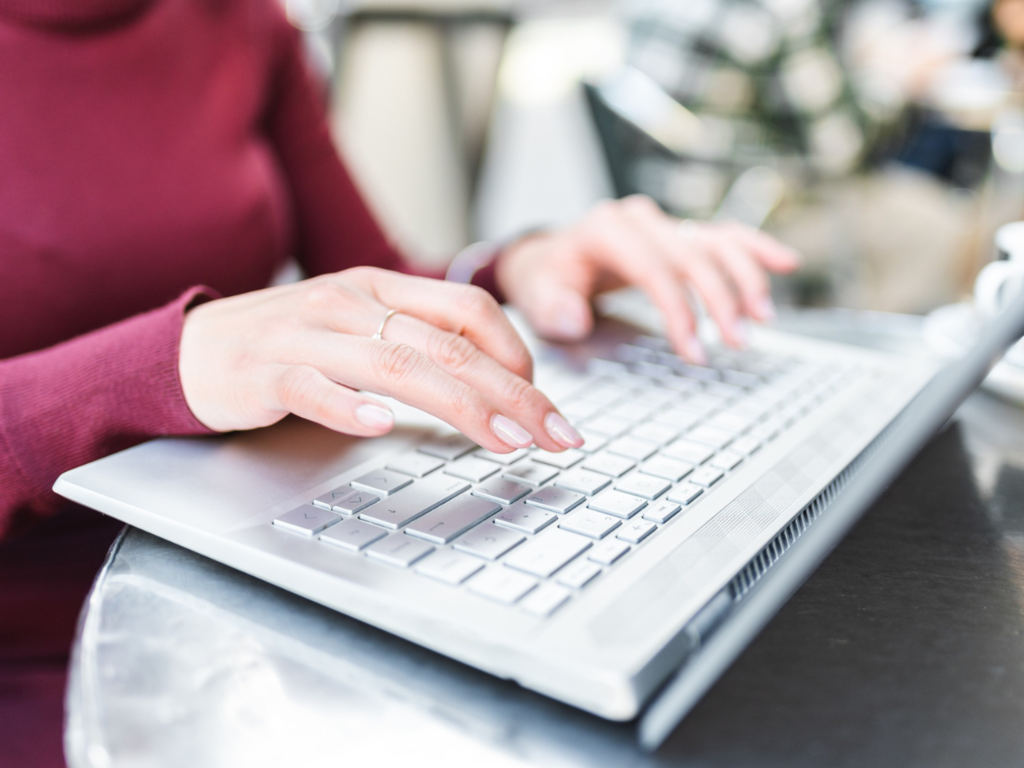 To największe błędy podczas pisania e-maili. Powitanie i pożegnanie to dopiero początek