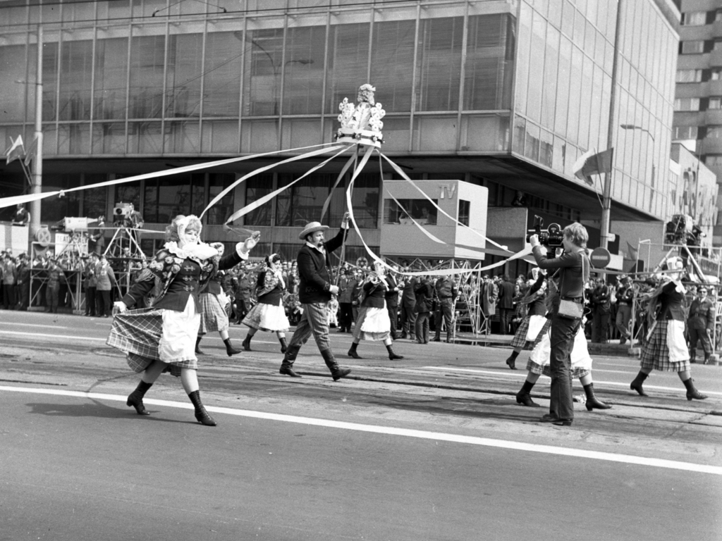 QUIZ Tak się mówiło w PRL-u. Pamiętasz jeszcze znaczenie tych słów?