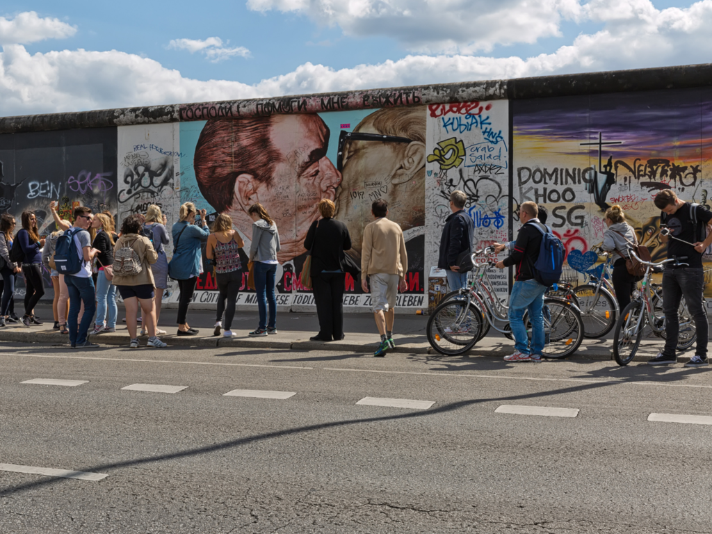 Szlak Muru Berlińskiego. Wyprawa do miasta z blizną