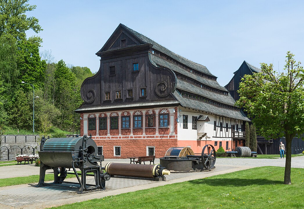 1047px-2015_Otoczenie_papierni_w_Dusznikach-Zdroju_01