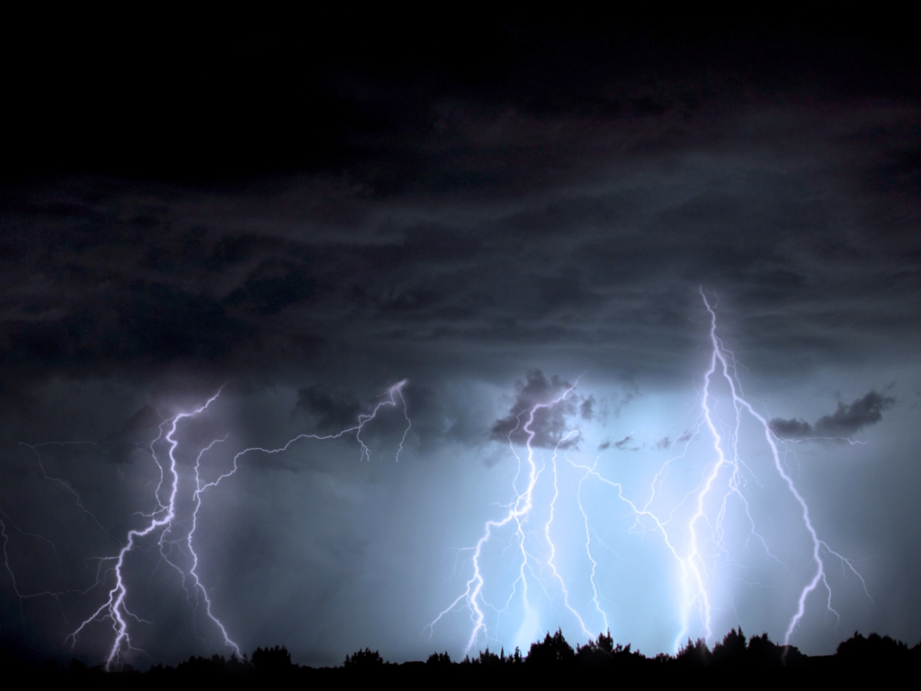 Gdzie jest burza? Kim są łowcy burz i na czym polega ich praca