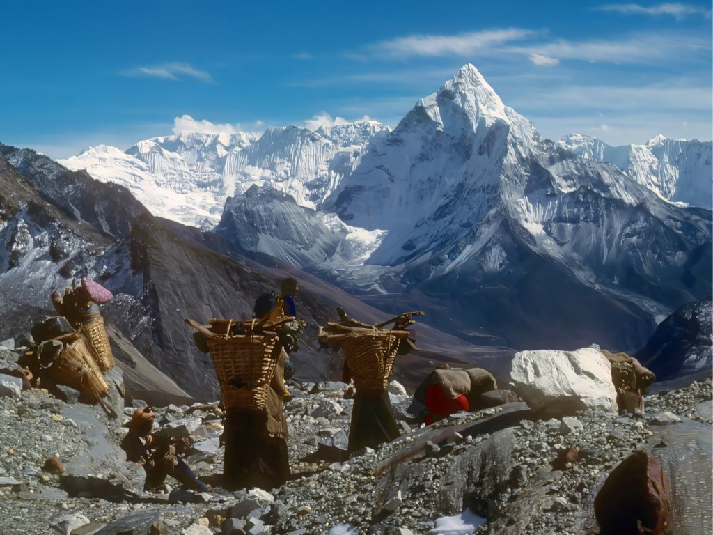 Szerpowie – kim są wytrwali tragarze z Himalajów?