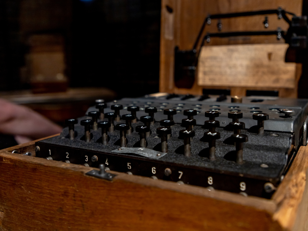 Kto naprawdę złamał kod Enigmy?