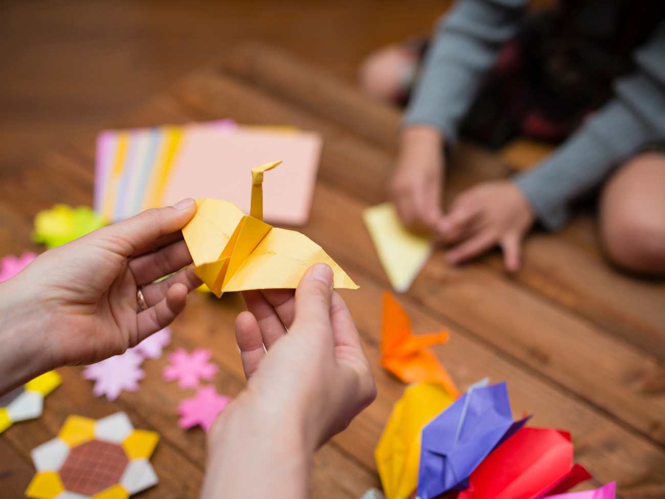 robi origami z dzieckiem