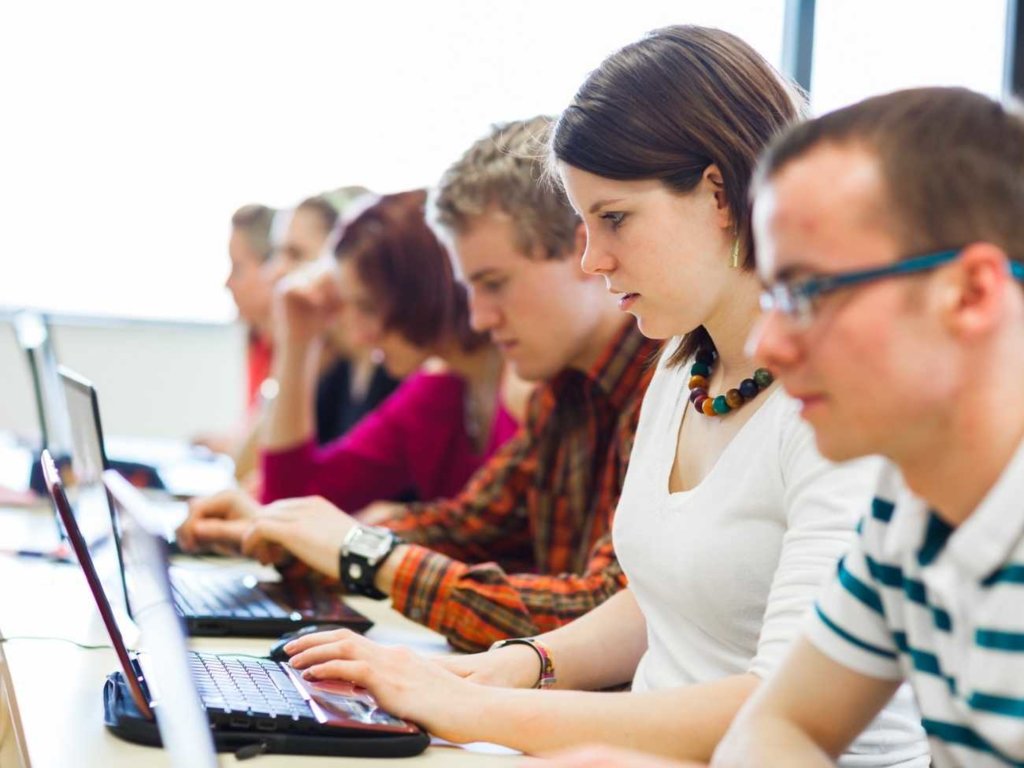 Sztuczna inteligencja – gdzie można studiować ten kierunek?