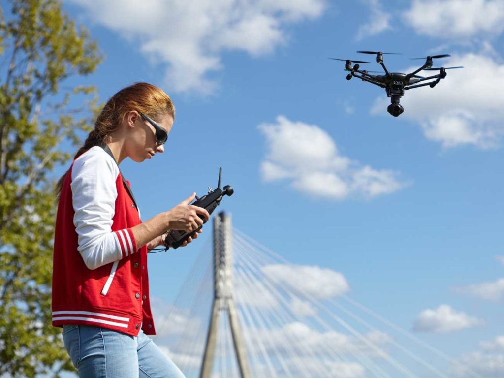 Uczniowie szkół średnich będą się ścigać dronami? Nowy pomysł MEiN