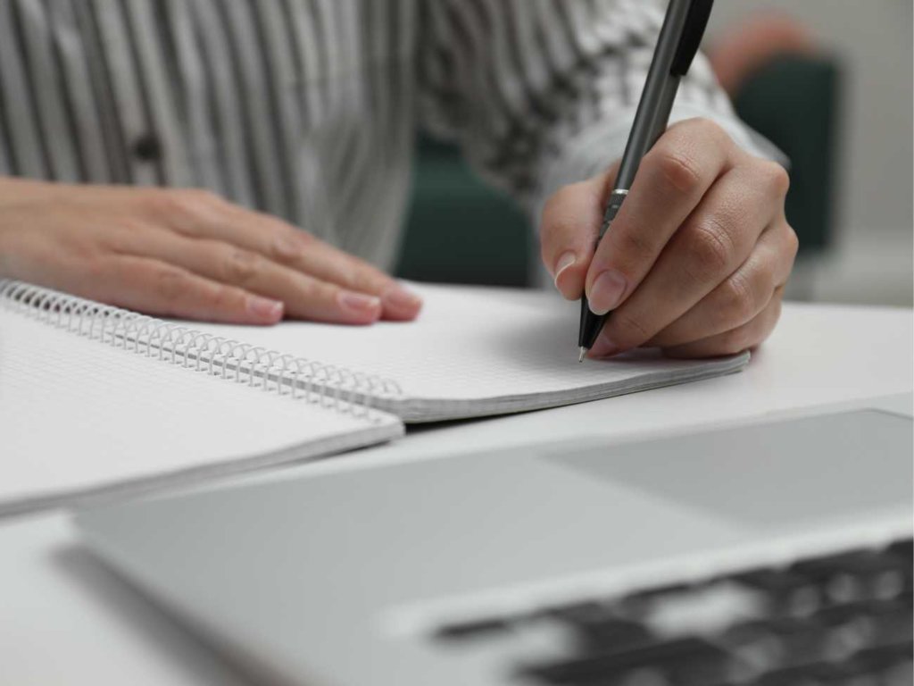 Leworęczni lepiej rozwiązują zagadki matematyczne. Prawda czy fałsz?