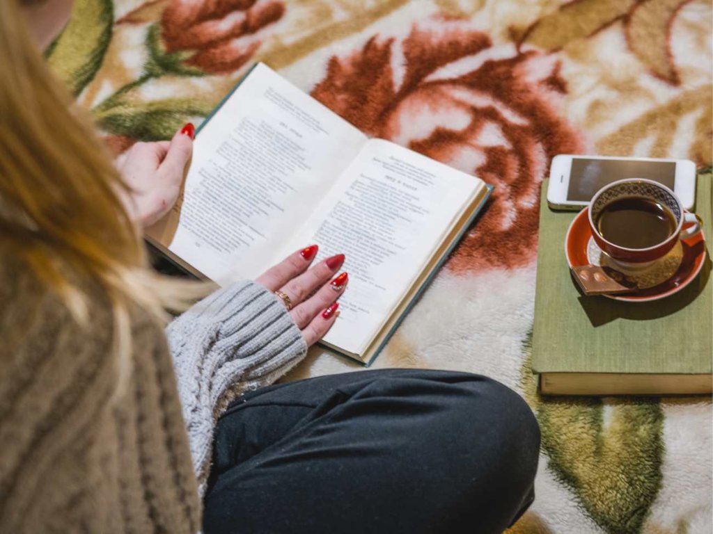 TOP 5 książek na andrzejki. O wróżbach i czarach w literaturze