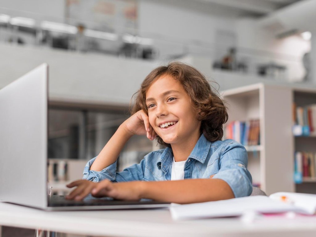 MacBook Air 15 i MacBook Pro 14 – laptop dla ucznia i studenta