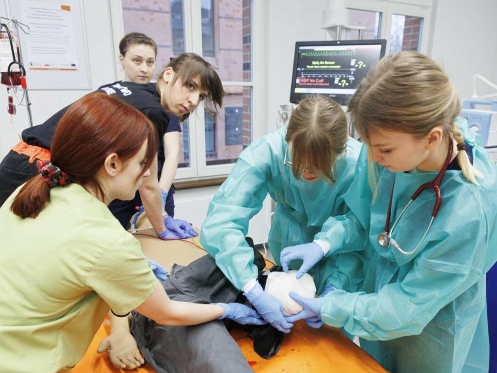 Kształcenie lekarzy. Co dalej z uczelniami bez akredytacji PKA?