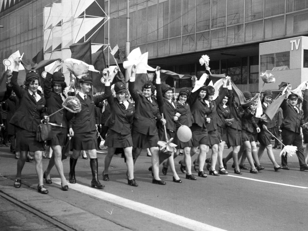 Deficyt materiału na flagi i zarwana trybuna. Mniej znane fakty o 1 maja w PRL