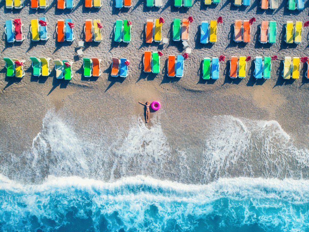 Masz bystre oko? Znajdź wolny leżak plażowy