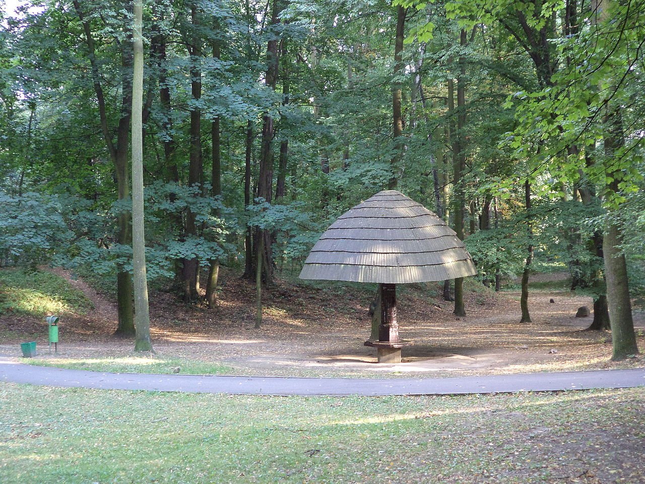 Tarnowskie_Góry_-_park_miejski_-_grzybek