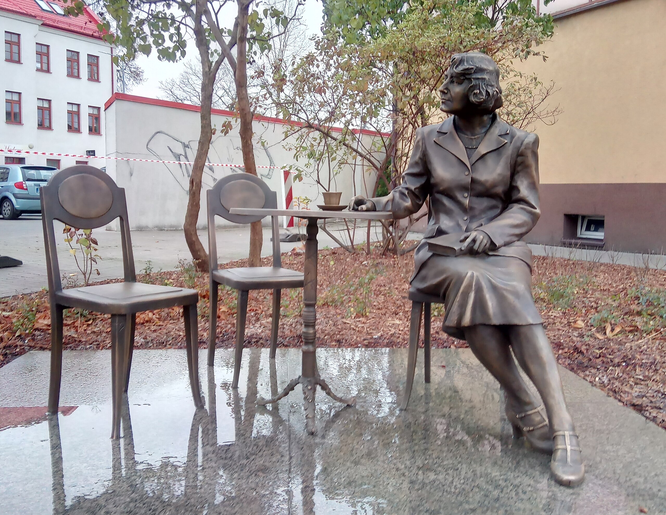 Pomnik_Zofia_Nałkowska_