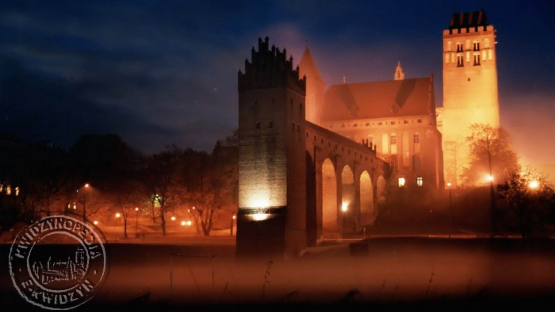 zamek kwidzyn noc mgla