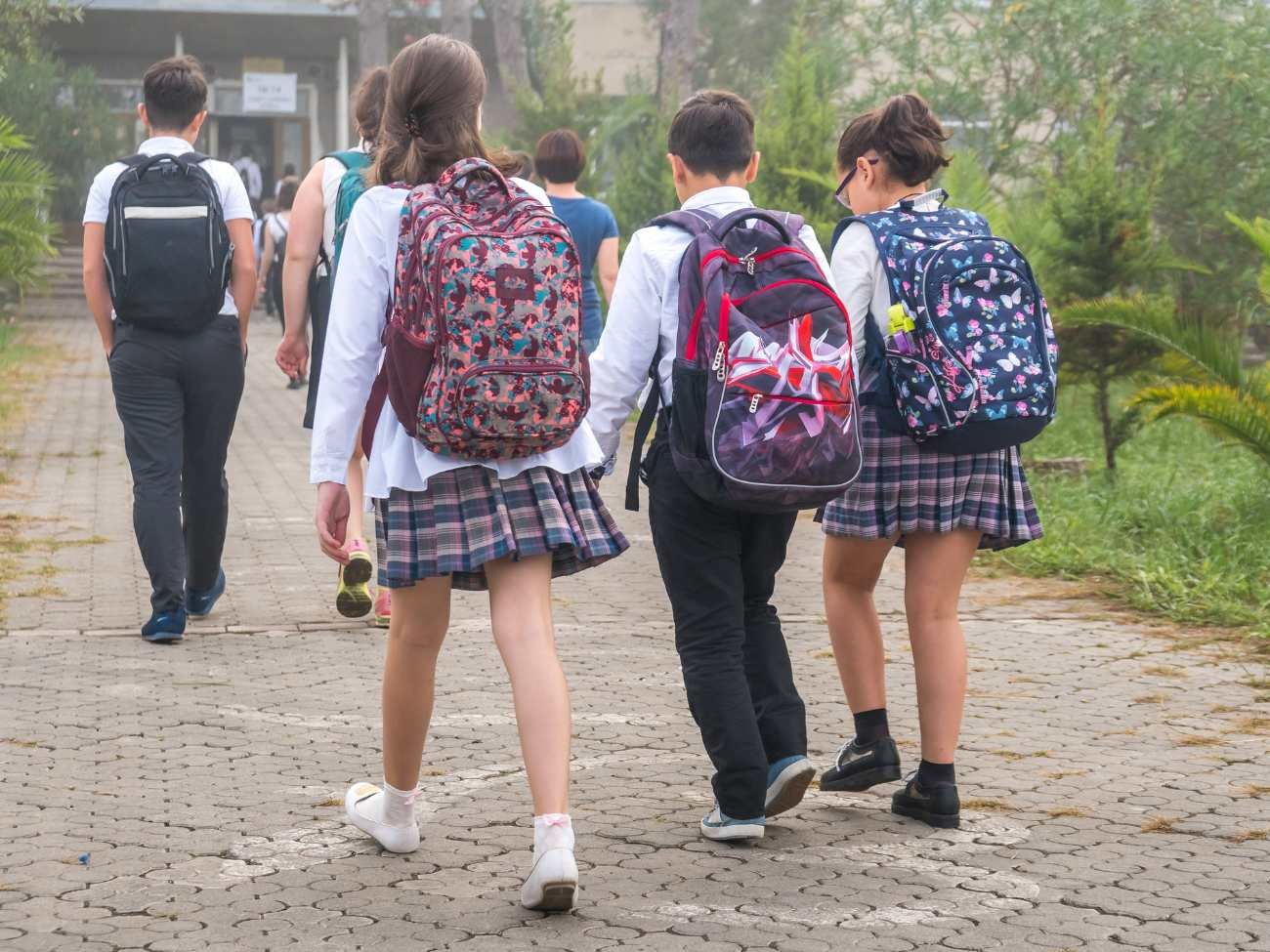 Koniec ciężkich tornistrów? Wszystkie podręczniki w wersji cyfrowej