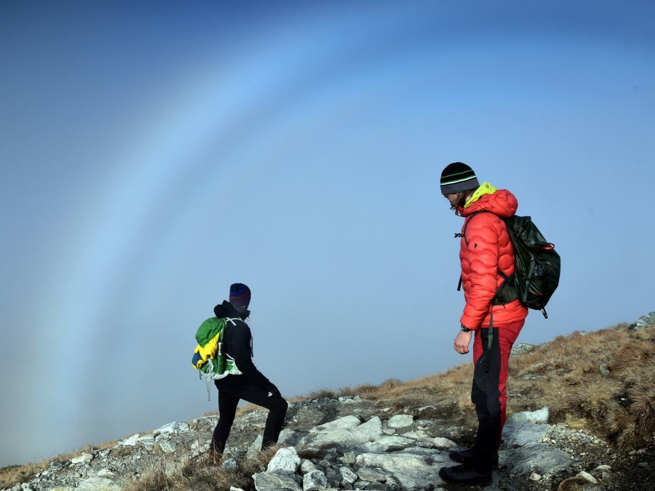Biała tęcza. Można ją zobaczyć w górach, ale także nad Bałtykiem