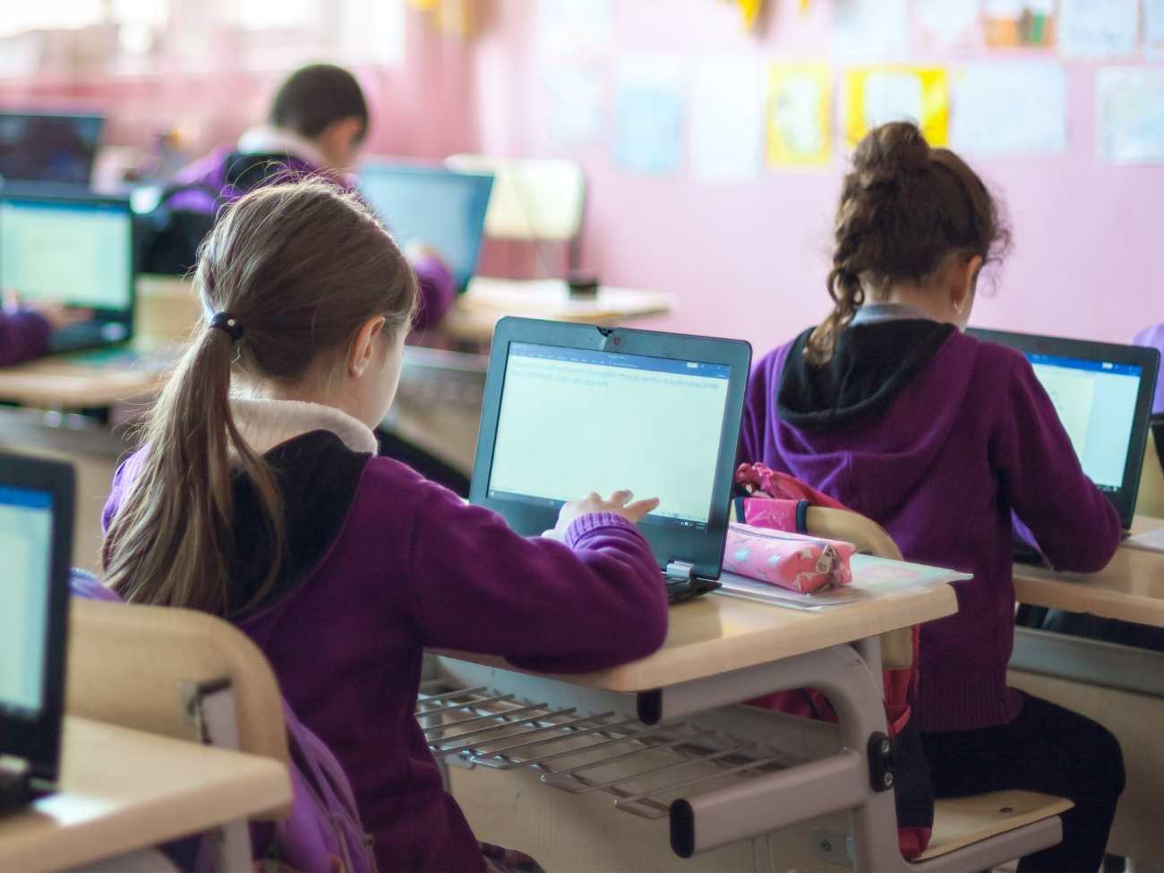 Darmowe laptopy i tablety dla uczniów. Czy trafią na tereny zniszczone powodzią?