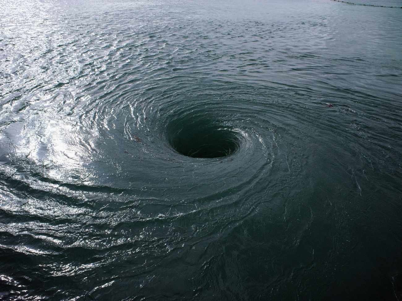 Efekt Coriolisa w przyrodzie, czyli jak wirują wody, wiatry i burze