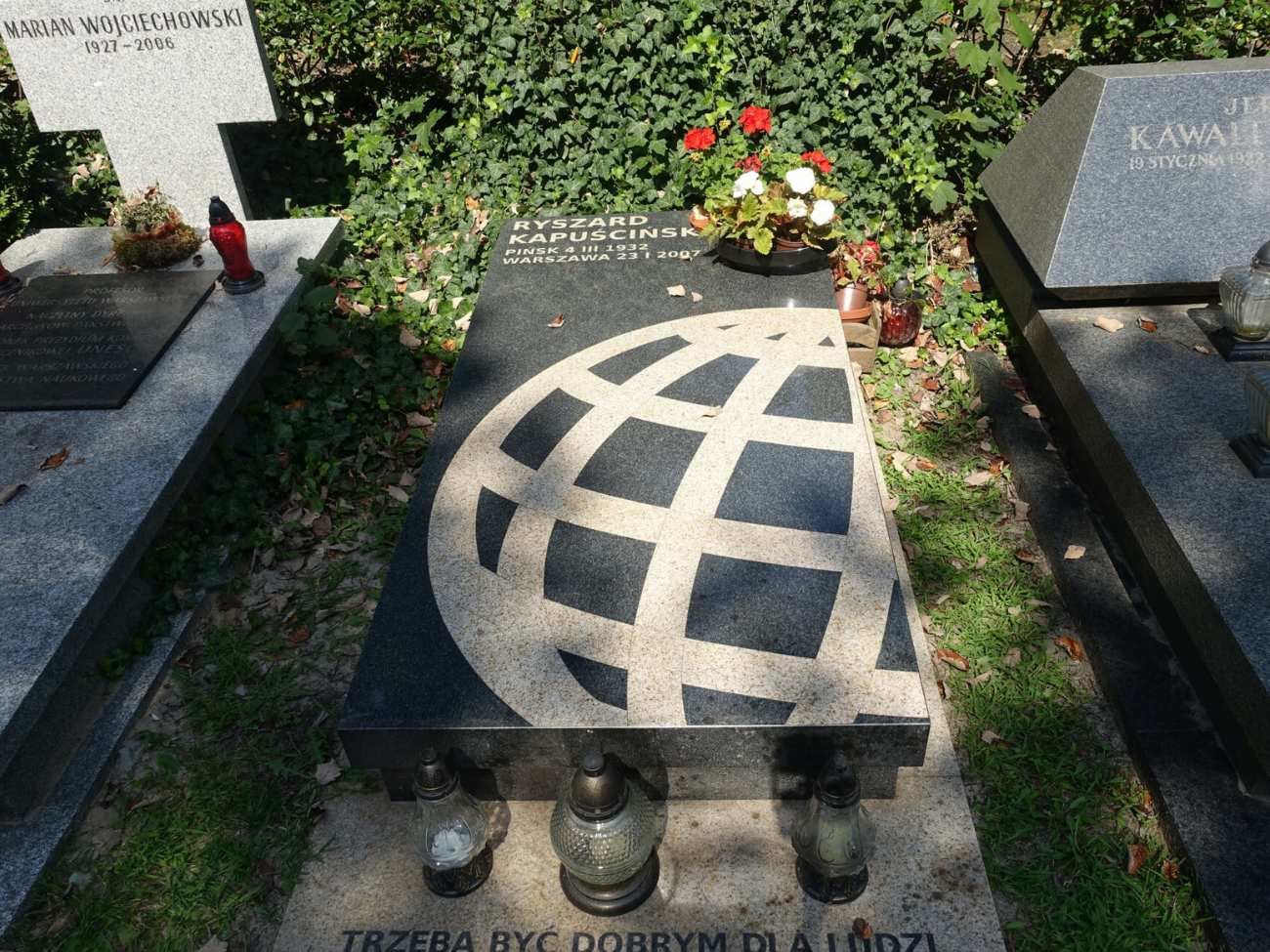 Znani, których już nie ma wśród nas. Gdzie są pochowani Miłosz, Szymborska, Kapuściński