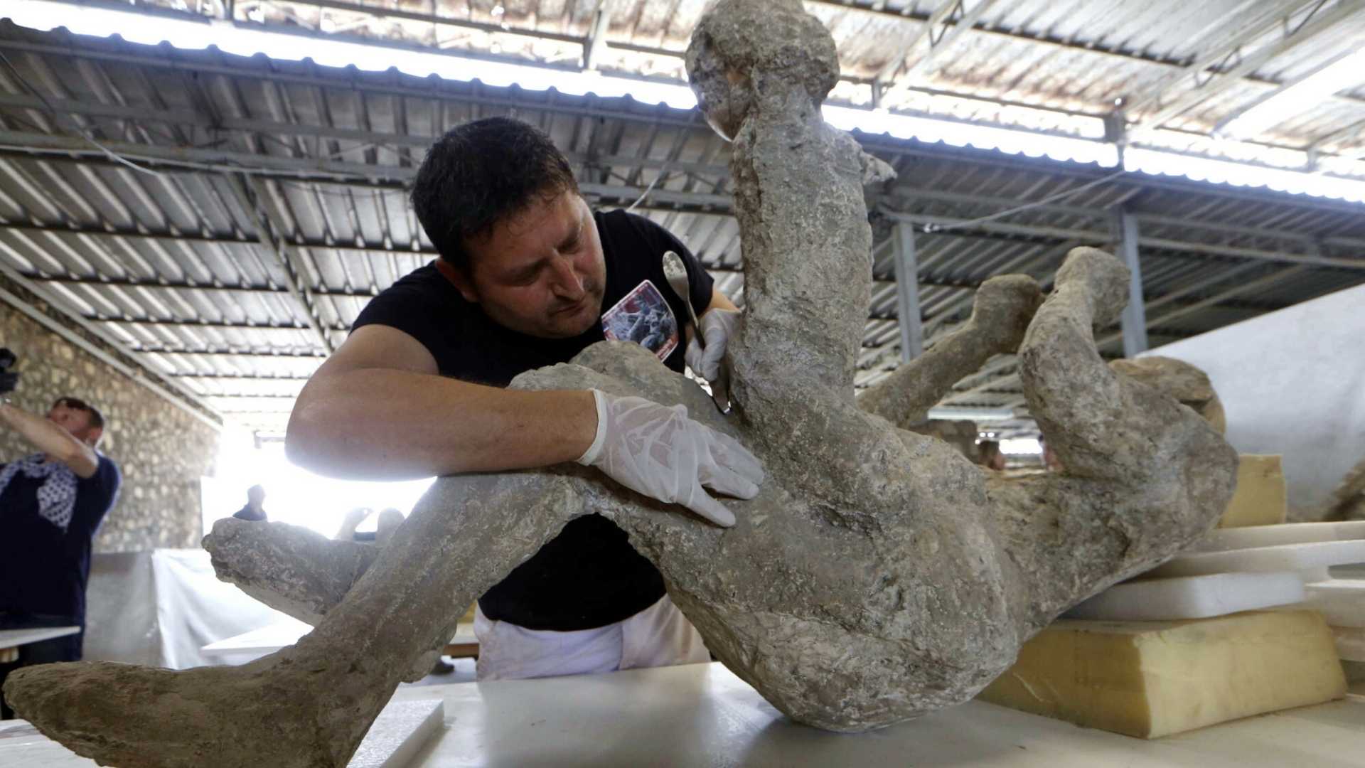 gipsowe odlewy z Pompejów prace konserwatorskie archeologów