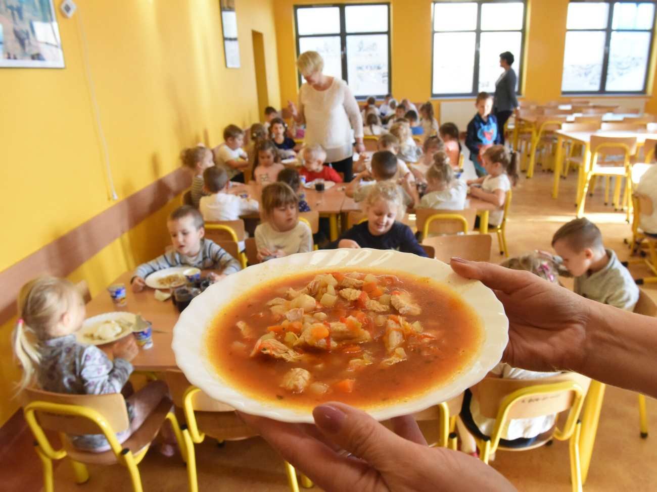 Przerwy w szkole będą dłuższe? Nawet godzina zamiast 15–20 minut