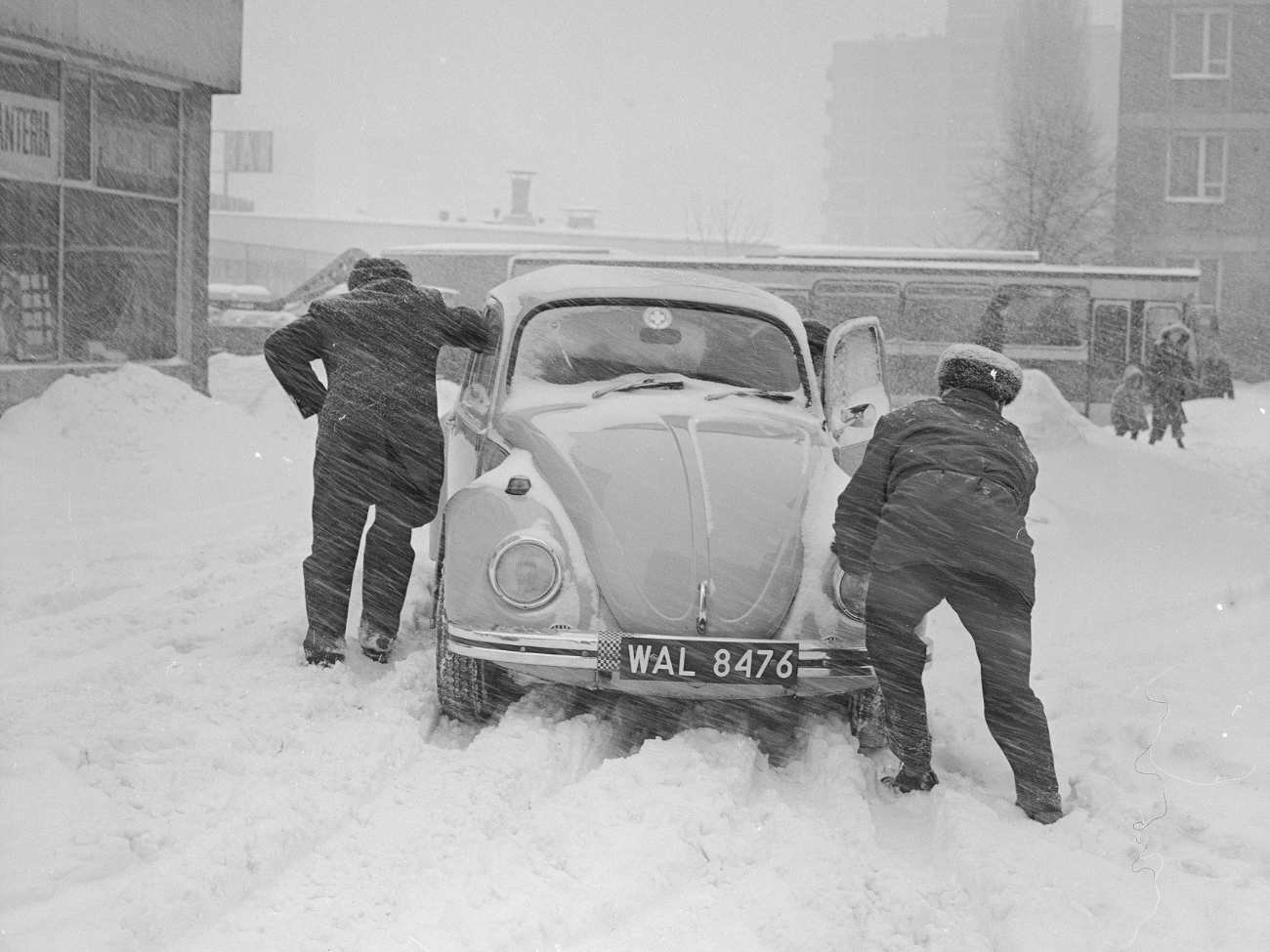 Zima stulecia w Polsce. Paraliż komunikacyjny i zamarznięty port w Gdańsku