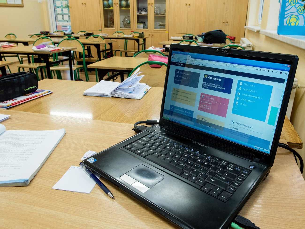 Opłaty za e-dziennik w aplikacji irytują rodziców. MEN znajdzie rozwiązanie?