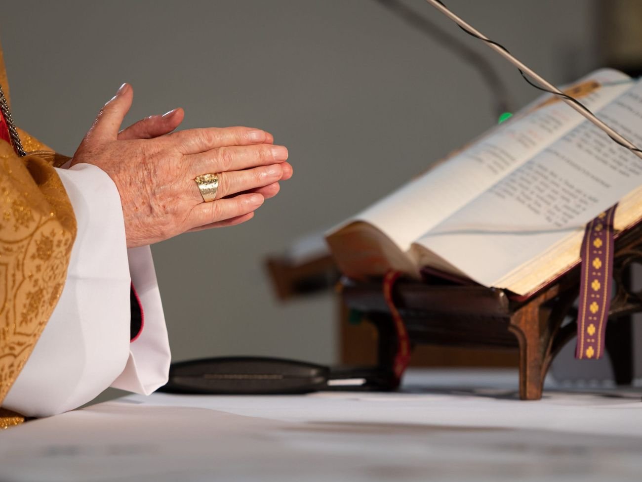 Bierzmowanie – jak wygląda sakrament krok po kroku?